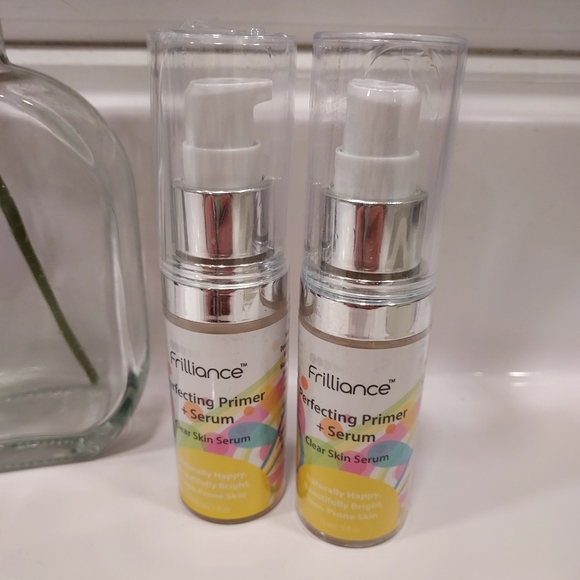 2 Frilliance Perfecting Primer + Serum - Picture 2 of 3